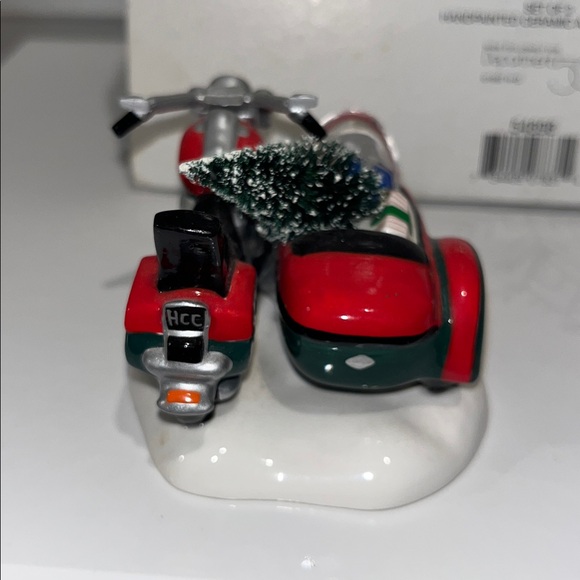 DEPARTMENT 56 Snow Village A Harley-Davidson Holiday figurine set - Picture 10 of 16